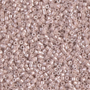 Miyuki Delica 11/0 DB1535-1 - Rosa champagne opaco Ceylon x8 g