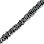 Mini-ematiti sintetiche rombi 3x1.2 mm Jet Hematite x38 cm