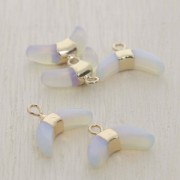 Ciondolo corne con pietra sintetica imitazione gemme 12 mm Opal/dorato x1