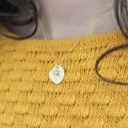 Ciondolo con pietra imitazione Labradorite 7mm dorato