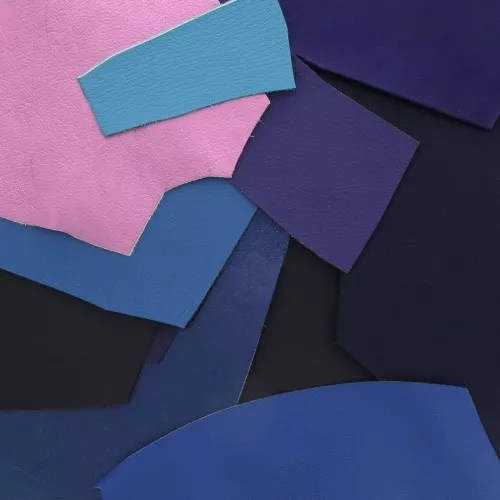 Pezzi di cuoio de luxe taglio e consistenze diversi - Blu x 200g