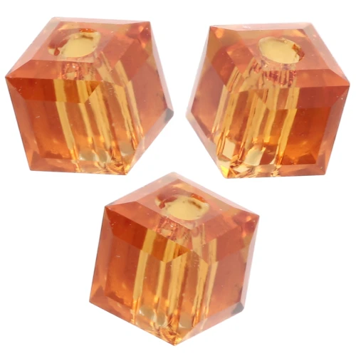 PureCrystal 5601 Cubetti di topazio da 4 mm x8