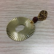 Ciondolo irregolare in ottone martellato 16 mm - Dorato x1