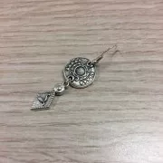 Ciondolo rombo e rotondo lavorato serpente 23x10 mm - Placcatura argento antico