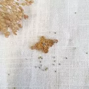 Distanziatore rombo lavorato 2 anelli motivo flore 19x12 mm - Dorato con oro fino x1