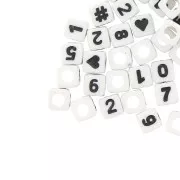 Assortimento di 100 perle cifre e simboli cubi 7 mm - Bianco - Nero