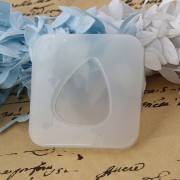 Stampo silicone triangolo arrotondato per realizzare dei cabochon in resina x1