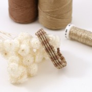 Filo da ricamo metallizzato intrecciato 16 Au ver à Soie Oro pallido (030) x10m