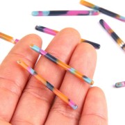 Pendente barra 40x2.5 mm - Squama di tartaruga - Fucsia - Blu - Camel x1