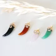 Pendente dente di squalo pietra gemma 26x10mm quarzo Rosa Placcato Oro 3mc x1