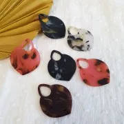 Pendente forma orientale traforata 41.5x32 mm - Marmo Marrone - Bianco x1