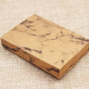 Scatola da montare in kraft con la sua etichetta per bijoux- marmo 7x5.4x1cm x1