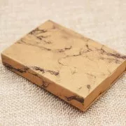 Scatola da montare in kraft con la sua etichetta per bijoux- marmo 7x5.4x1cm x1
