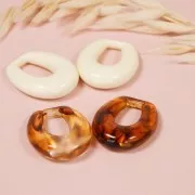 Pendente goccia scavata e lavorata in resina en résine opaca 30x24 mm - Nero x1