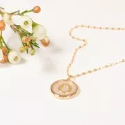 Pendente tonde madreperla 19x17 mm - modello lettera V - Placcato oro 3 micron x1