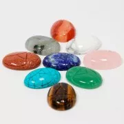 Cabochon ovale inciso scarabeo 25x18 mm in pietra gemma- Malachite x1