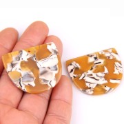 Pendente mezza-luna in acetate 29x34 mm - Squama di tartaruga Ocra - Bianco x1