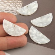 Pendente mezza-luna in acetate 15x30.5 mm -Tartaruga - Bianco madreperlax1