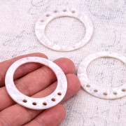 Pendente- candeliere scavato 36 mm in acetato tartaruga - bianco madreperlax1