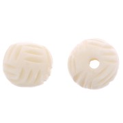 Perline rotonde incise in osso 13 mm - Naturale x4