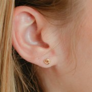 Orecchini a perno 3 anelli intrecciati 5 mm gold filled x2