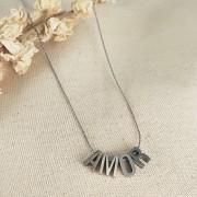 Perla lettera dell'alfabeto 8x4 mm - F - Acciaio inox 304 x1