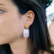 Orecchini perno margherita 13mm con resina eposs. dorato con oro fino Bianco x2