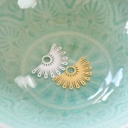 Pendente etnico mezzosole 15x25 mm - escluso Perles&Co - Placcatura argento fino