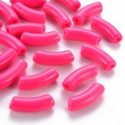 Perline tubolari curve in acrilica opaca 35x11 mm - Rosa fluorescente x6