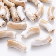 Perline tubolari curve in acrilica opaca 35x11 mm - Bianco marmorizzato - Marrone x6|raw }}