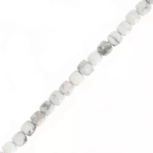 Perline cubiche sfaccettate 4x4 mm in pietra semipreziosa - Howlite x10