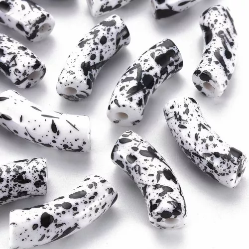 Perline tubolari curve 35x11 mm in acrilico opaco - Bianco screziato di nero x6