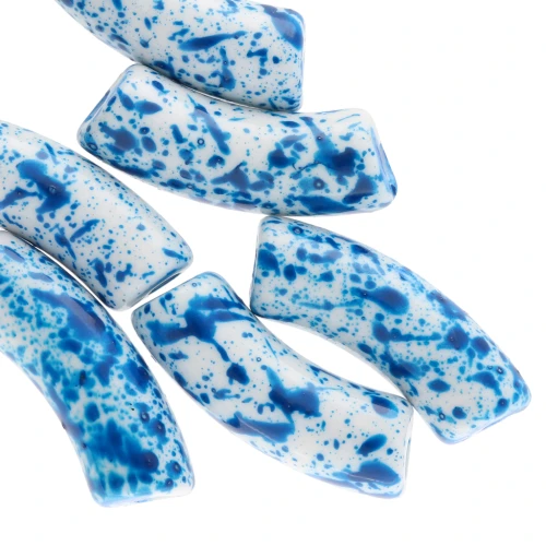 Perline tubolari curve 35x11 mm in acrilico opaco - Bianco screziato di blu - x6