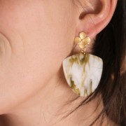 Pendente geometrico in acetato 35x45 mm - Marrone marmorizzato - Bianco x1