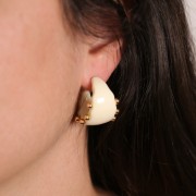 Orecchini a cerchio in resina opaca di 25 mm di larghezza - Ambra marmorizzata scura x2