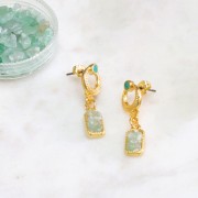 Orecchini etnici strutturati 11 mm - dorato oro fino - Perla verde x2