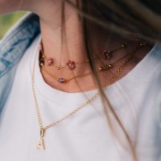 Ciondolo lettera alfabeto 13 mm - M - Acciaio inox 316L oro