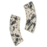 Perle tubolari curve in acrilico opaco 35x11 mm - Beige screziato - Nero x6