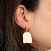 Pendente ad arco in acetato opaco 25x20 mm - Rosa confetto x1