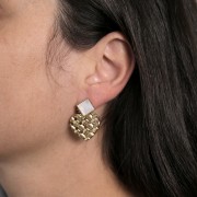 Orecchini a rombo 15x13mm con piccole sfere e madreperla - Acciaio inossidabile 316L placcato oro x2