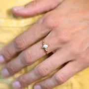 Anello sottile regolabile Cabochon da 4 mm e piccole sfere Acciaio inossidabile 316L Dorato