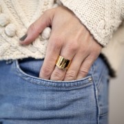 Ciondolo lettera alfabeto 7 mm - M - acciaio inox dorato x1