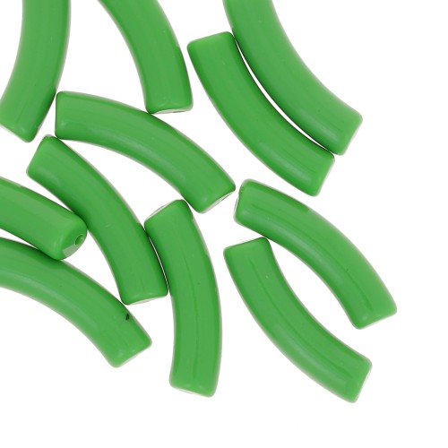 Perline tubolari curve in acrilico opaco 32x8 mm - Verde x6