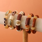 Perline tubolari curve 35x11 mm in acrilico opaco - Marrone x6