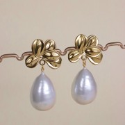 Perlina di cartapesta a forma di pera 33x22 mm - Bianco perlato x1