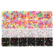 Set di 1345 perline con lettere dell'alfabeto e cuore da 7 mm - Multicolore|raw }}