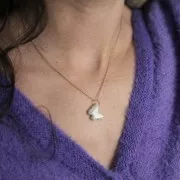 Pendente farfalla in pietra semipreziosa 13x18 mm - Rodonite x1