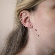 Orecchini a perno a forma di T da 10 mm con effetto ritorto - Gold filled x2