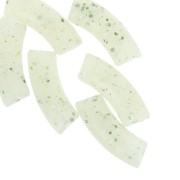 Perline tubolari curve 35x11 mm in acrilico traslucido - Glitter verde chiaro x6