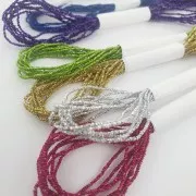 Filo metallizzato Petite Facets Kreinik per ricamo, 0,9 mm, blu zaffiro (051), 3 m